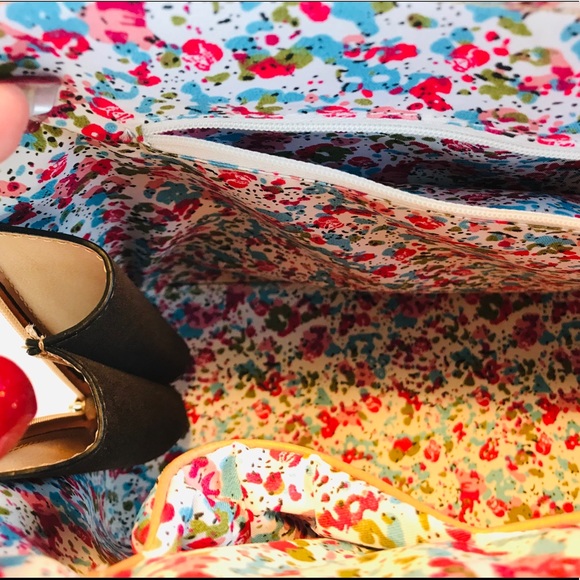 🌸NWOT TAN/BEIGE DOME HANDBAG - FLORAL LINING🌸 - Picture 6 of 8